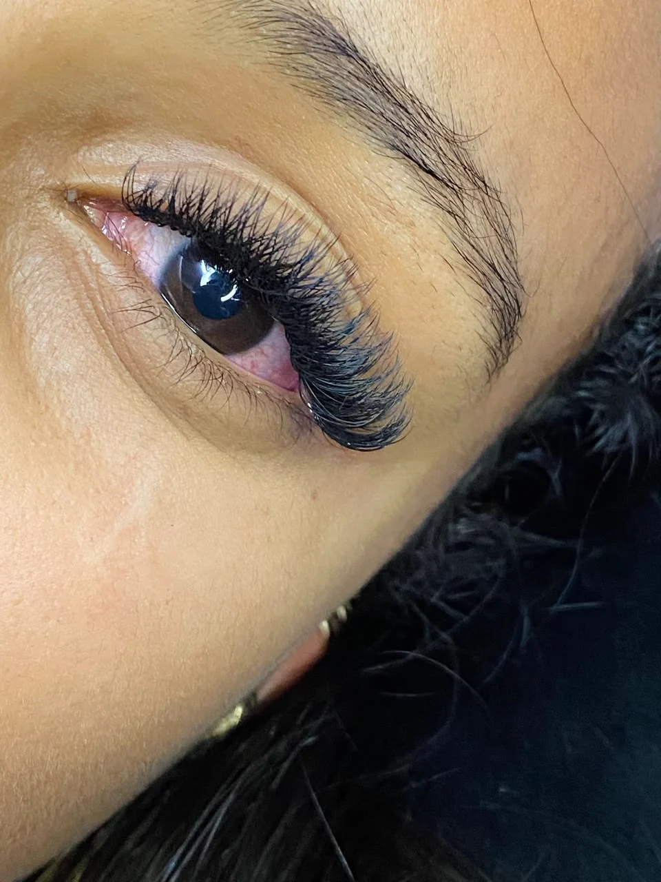 Cílios Volume Brasileiro realizados pelo Studio Geovanna Beauty